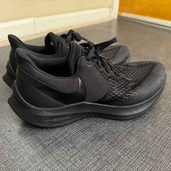 Men’s Size 10 - Nike Air Zoom Winflo 6 Triple Black 2019 - Picture 3 of 9
